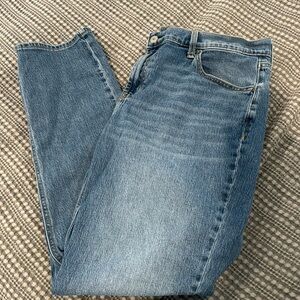 Old Navy Mid Rise Wow Boyfriend Jean